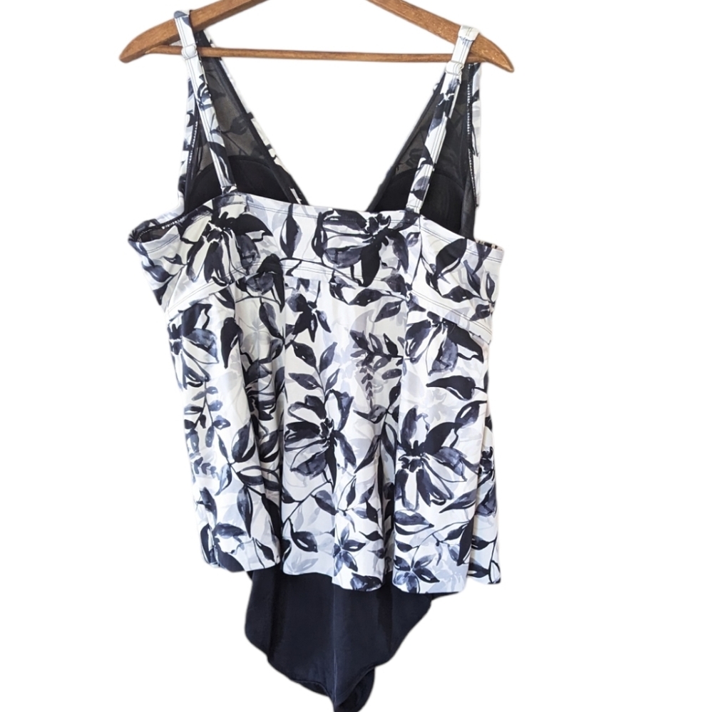 Swimsuits for All One Piece 22 Black Gray White Floral Swimsuit Lightly Padded - Picture 3 of 6
